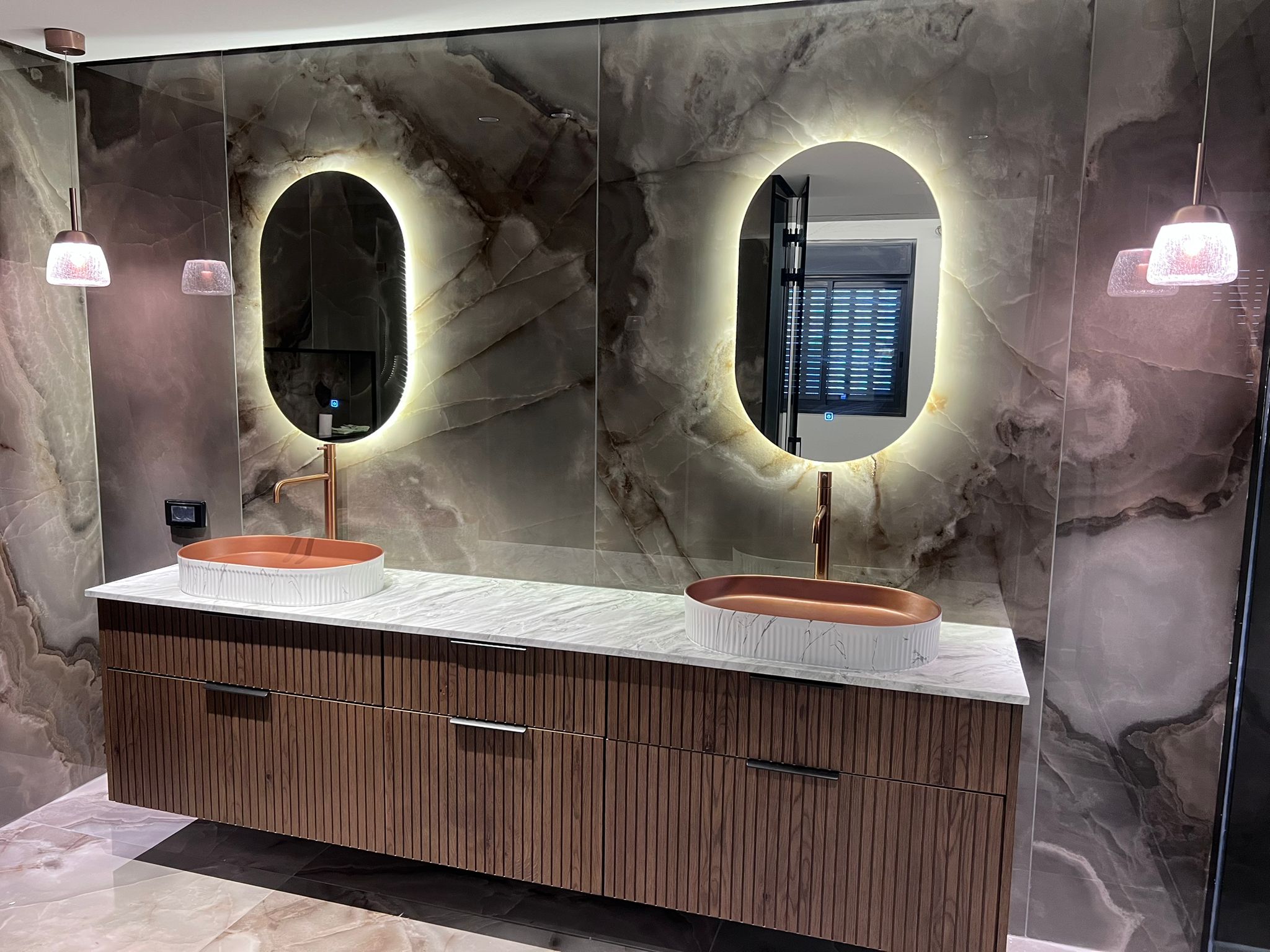 ארון אמבטיה דה לוקס