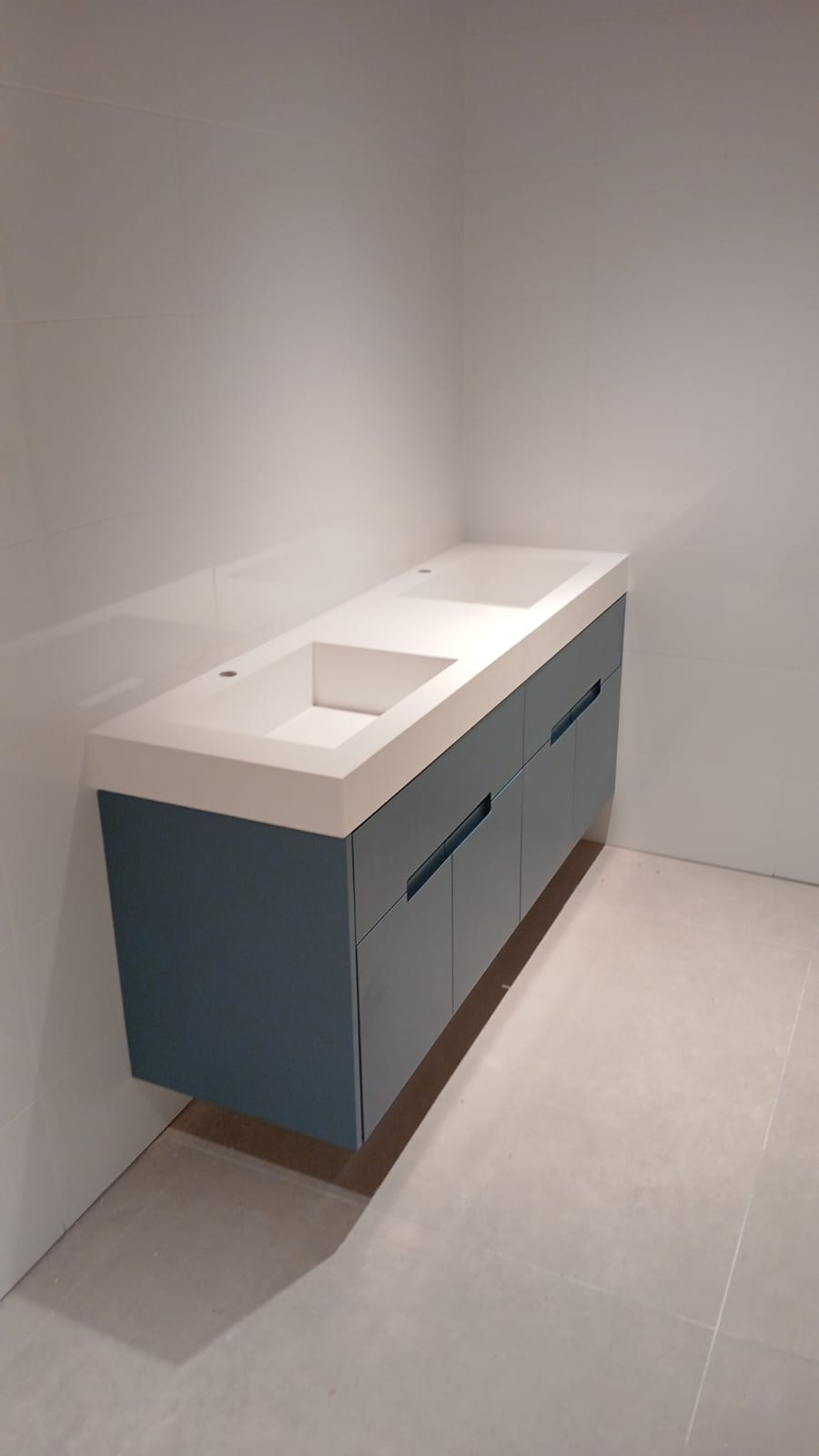 ארון אמבטיה יוני