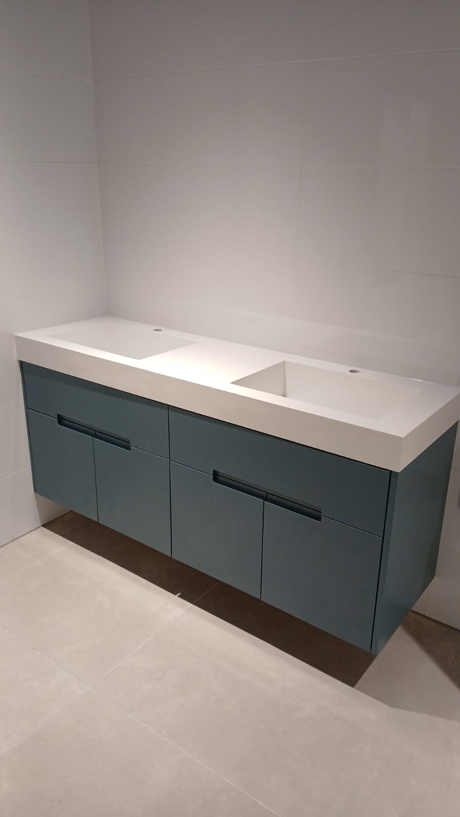 ארון אמבטיה יוני