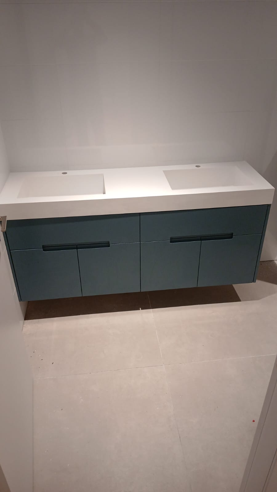 ארון אמבטיה יוני