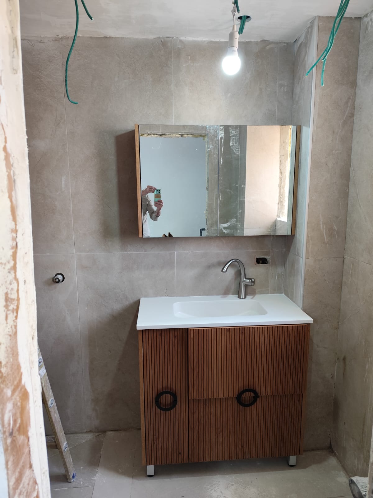 ארון אמבטיה מיני מוסקבה