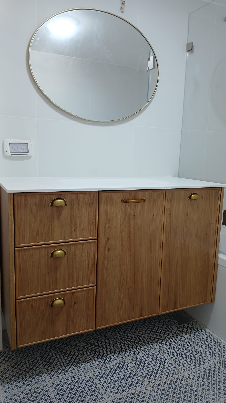 ארון אמבטיה קייב