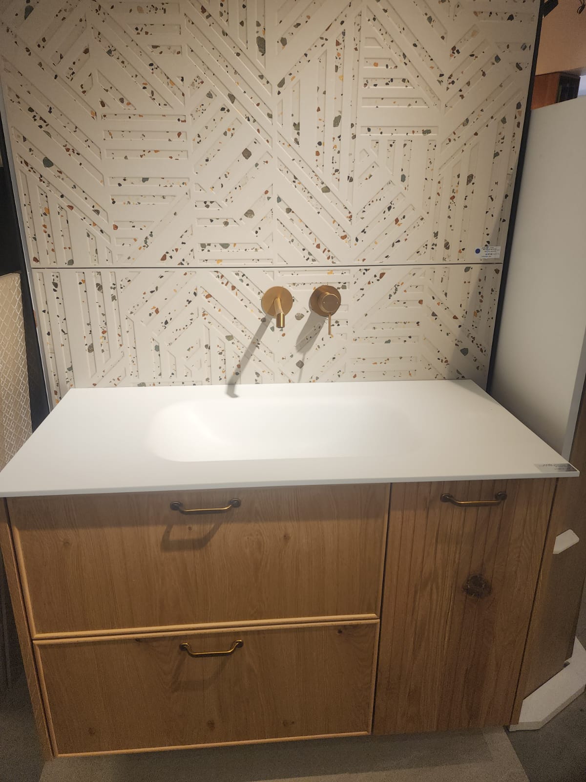 ארון אמבטיה פלורה