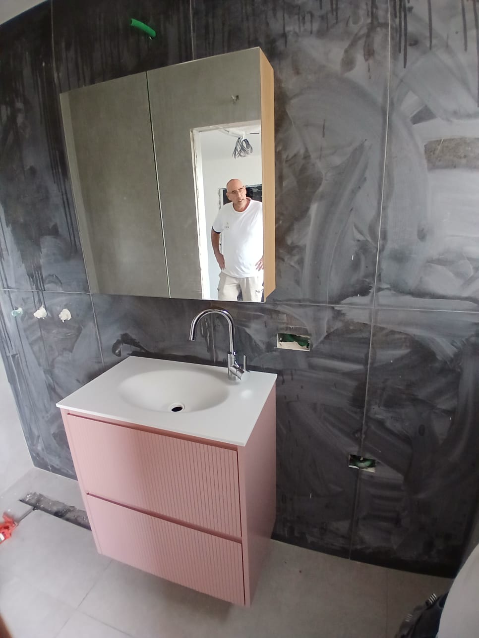 ארון אמבטיה פינקי