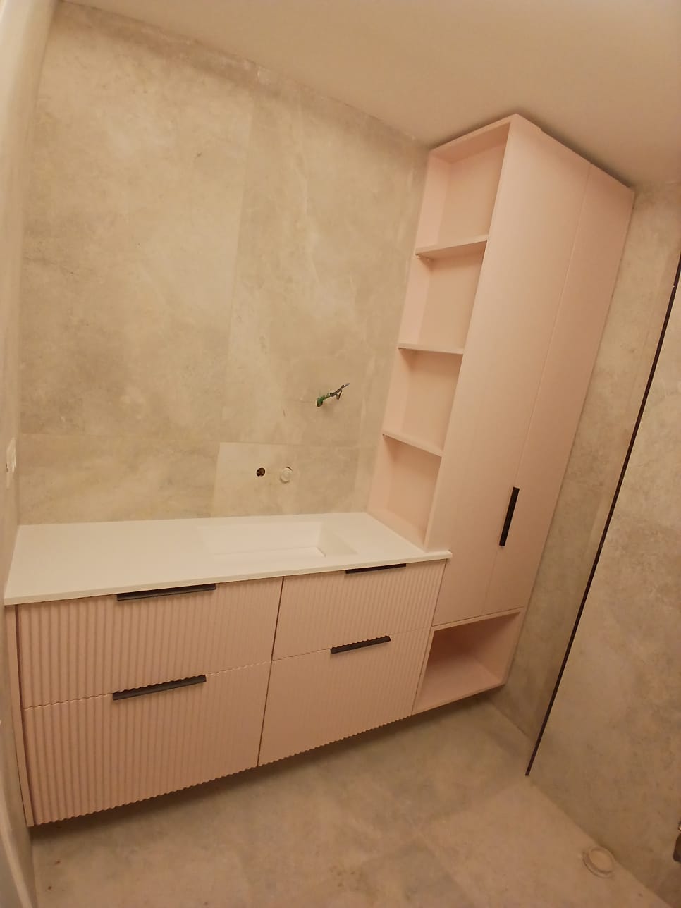 ארון אמבטיה דלפיני