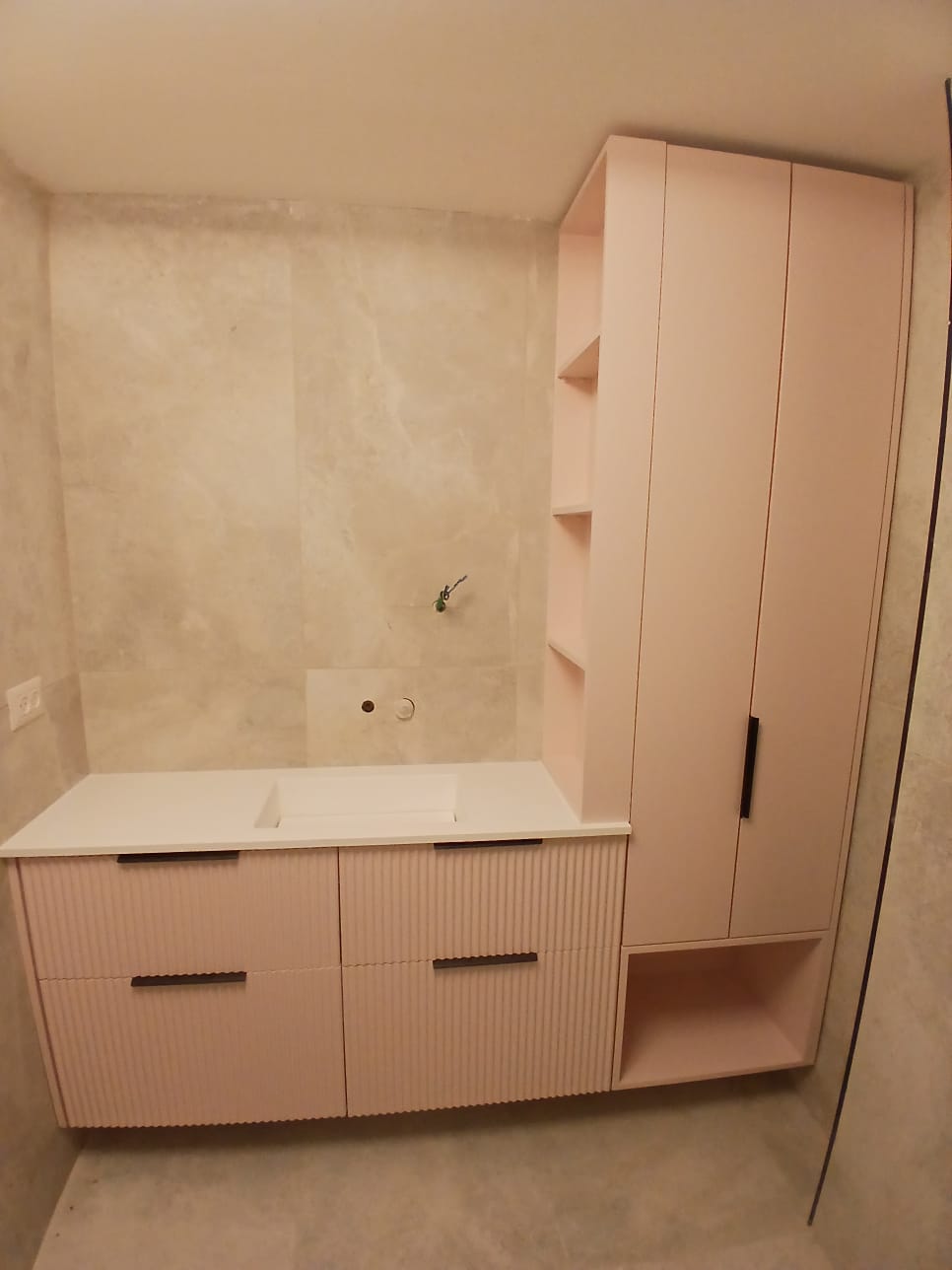 ארון אמבטיה דלפיני