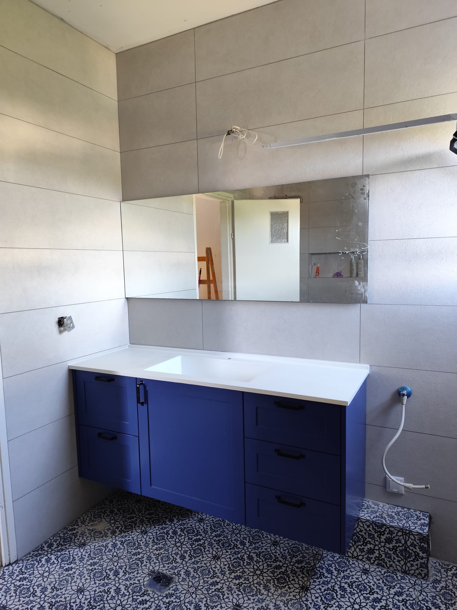 ארון אמבטיה נייבי