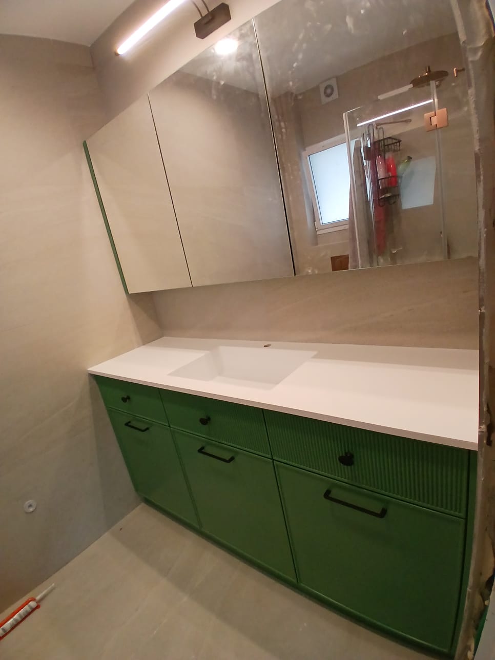 ארון אמבטיה גלקסי