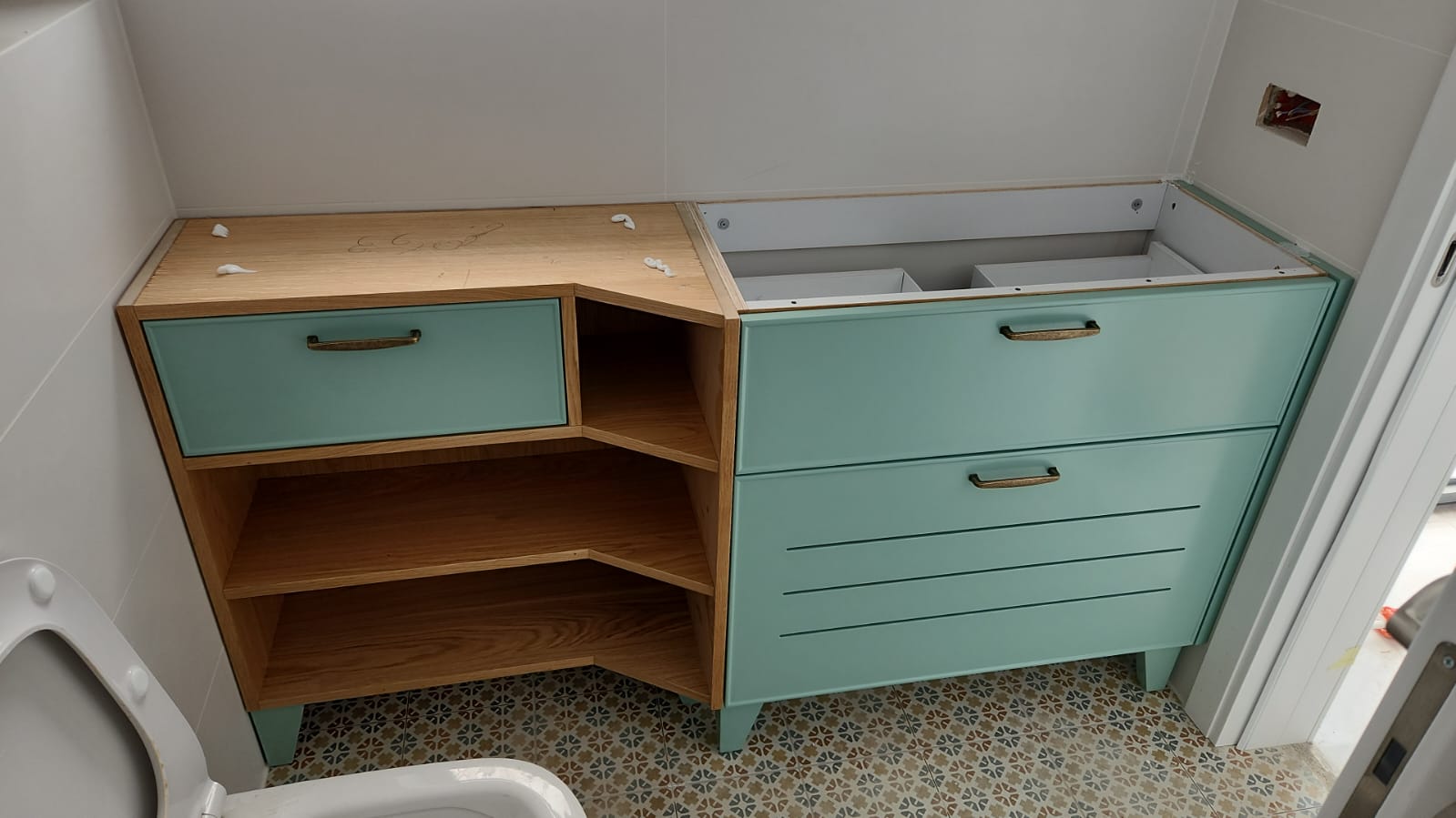 ארון אמבטיה סקאי