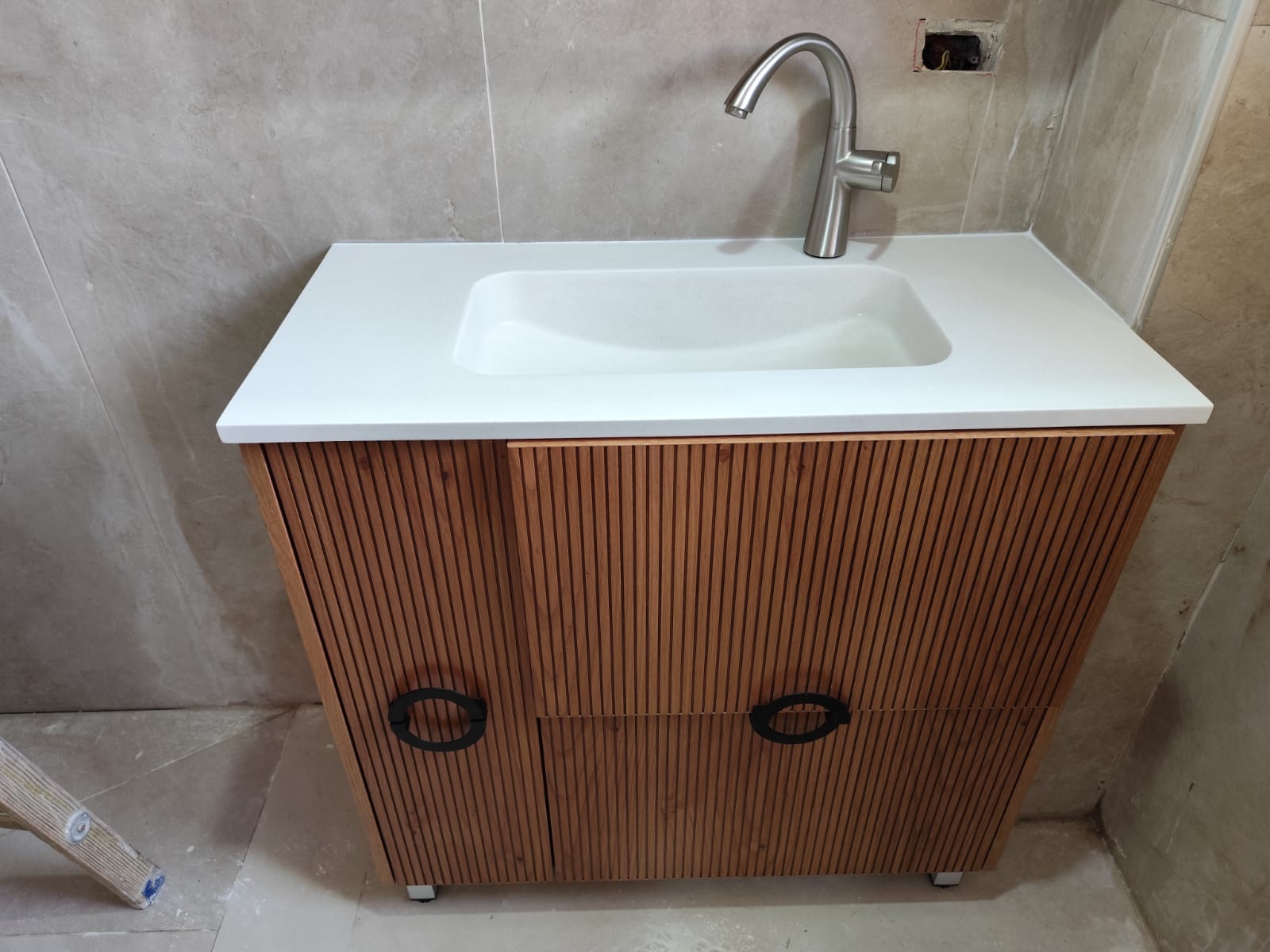 ארון אמבטיה מיני מוסקבה