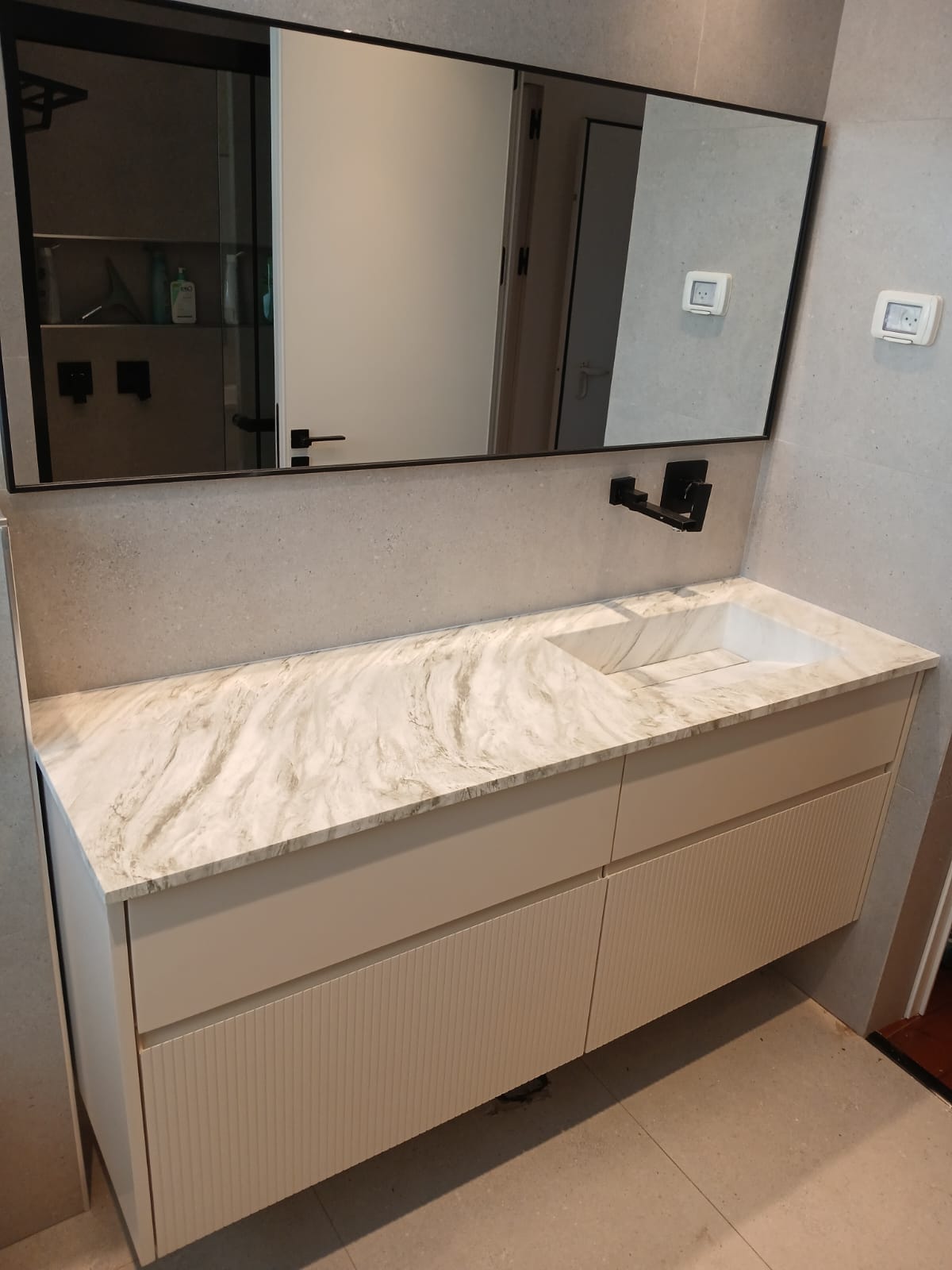 Carera Marble ארונות אמבטיה